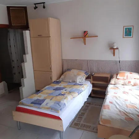 Apartment Tuja Vendeghaz Lajoskomárom