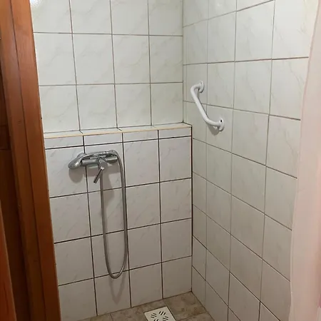 Tuja Vendeghaz Lajoskomarom